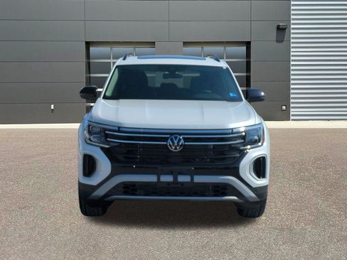 New 2026 Volkswagen Atlas Peak Edition AWD/4WD image 2