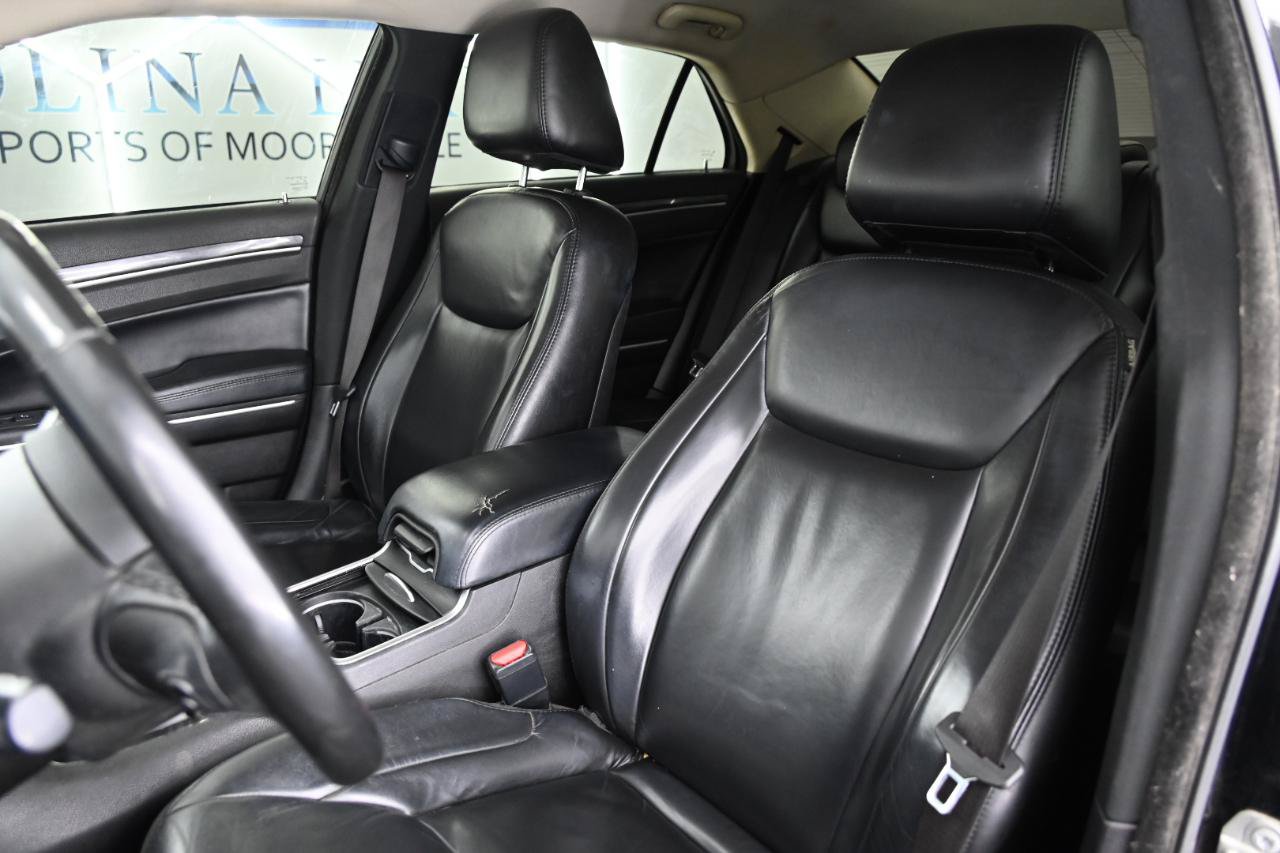 Used 2021 Chrysler 300 Touring L RWD image 16
