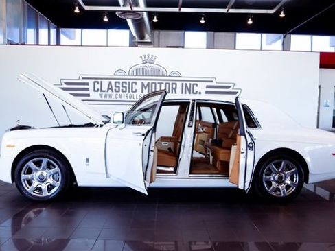 Used 2010 Rolls-Royce Phantom Sedan image 9