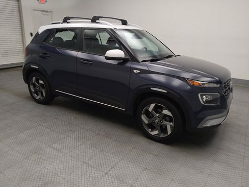 Used 2021 Hyundai Venue FWD image 11