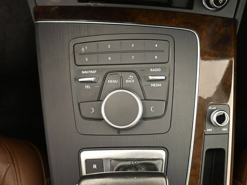 Used 2020 Audi Q5 2.0T Premium w/ Convenience Package AWD/4WD image 17