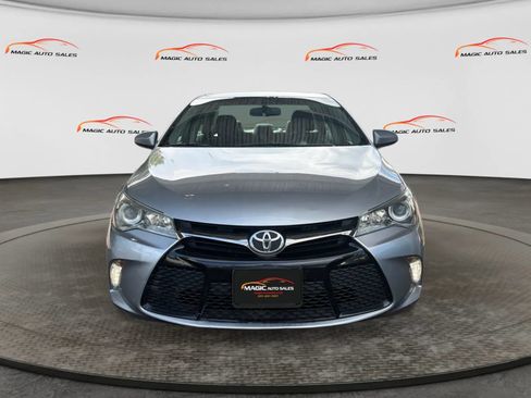 Used 2017 Toyota Camry XSE w/ Moonroof Package FWD image 3