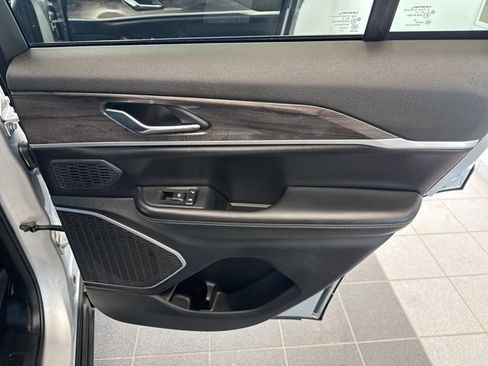 Used 2024 Jeep Grand Cherokee Limited 4xe image 11