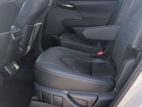 Certified 2026 Toyota Highlander XLE image 26
