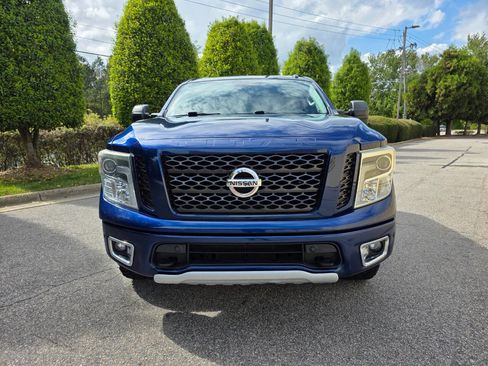 Used 2017 Nissan Titan PRO-4X w/ Pro-4x Convenience Package image 9