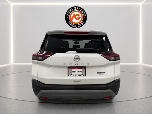 Used 2021 Nissan Rogue SV w/ Premium Package FWD image 4