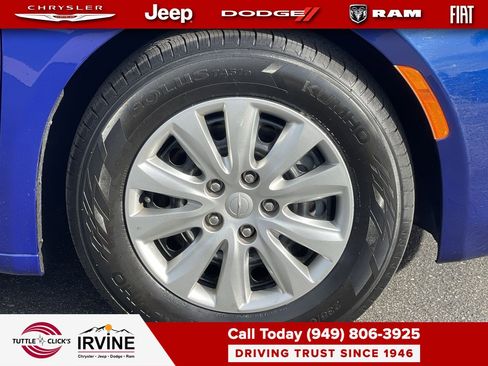 Certified 2019 Chrysler Pacifica L image 10