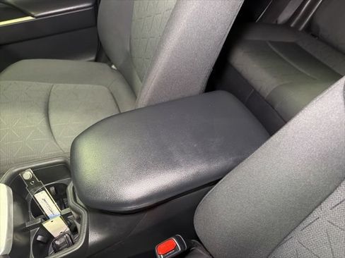 Used 2022 Toyota RAV4 XLE AWD/4WD image 27
