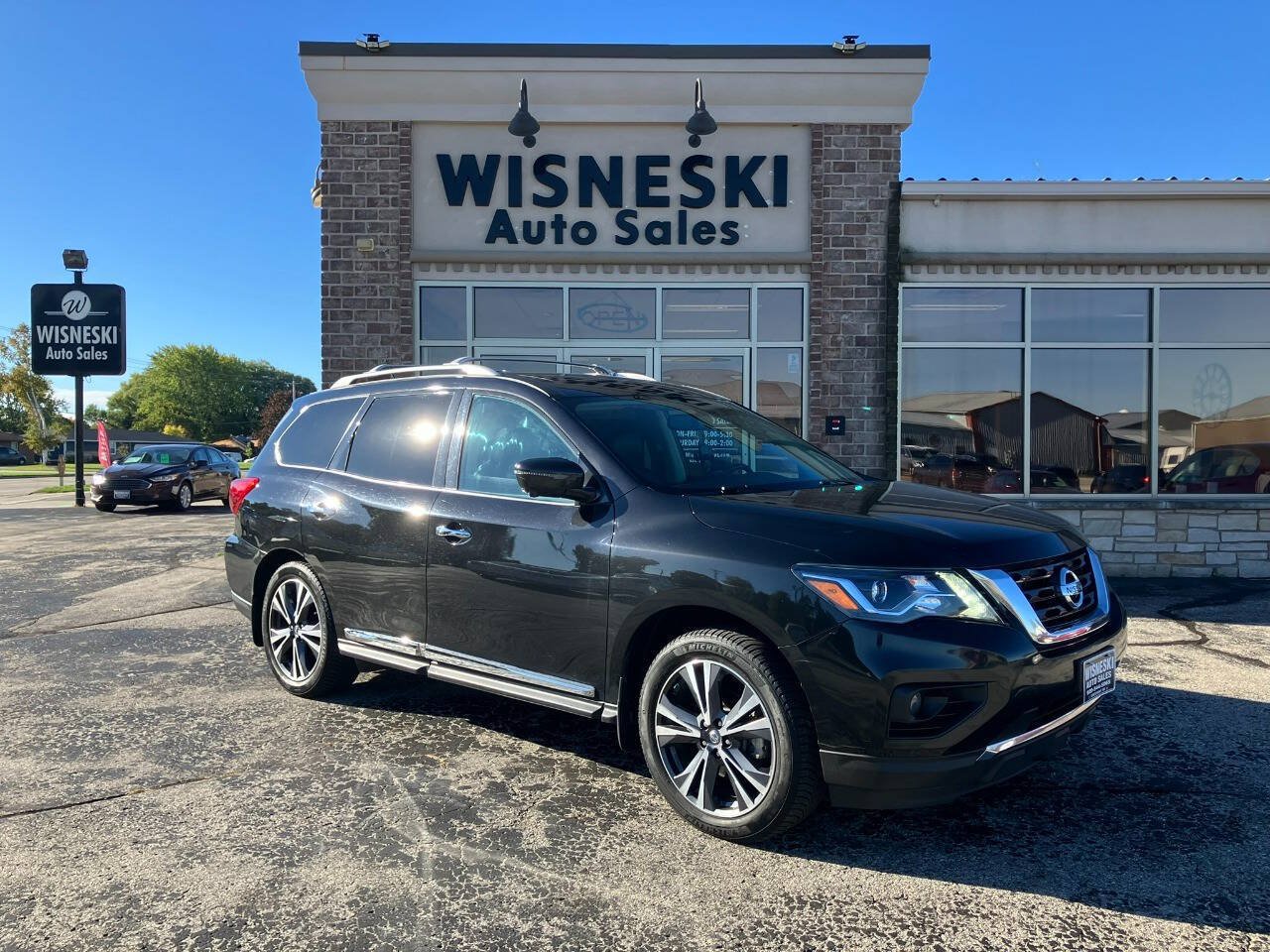 Used 2017 Nissan Pathfinder Platinum w/ Cargo Package AWD/4WD image 1
