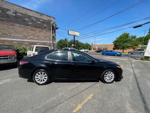 Used 2019 Toyota Camry LE w/ Convenience Package FWD image 4