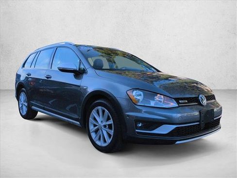 Used 2017 Volkswagen Golf S image 3