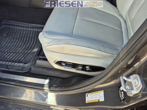 Used 2022 Jeep Grand Cherokee L Overland w/ Advanced Protech Group III image 15