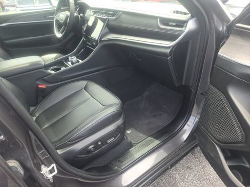 Used 2025 Jeep Grand Cherokee L Limited AWD/4WD image 22