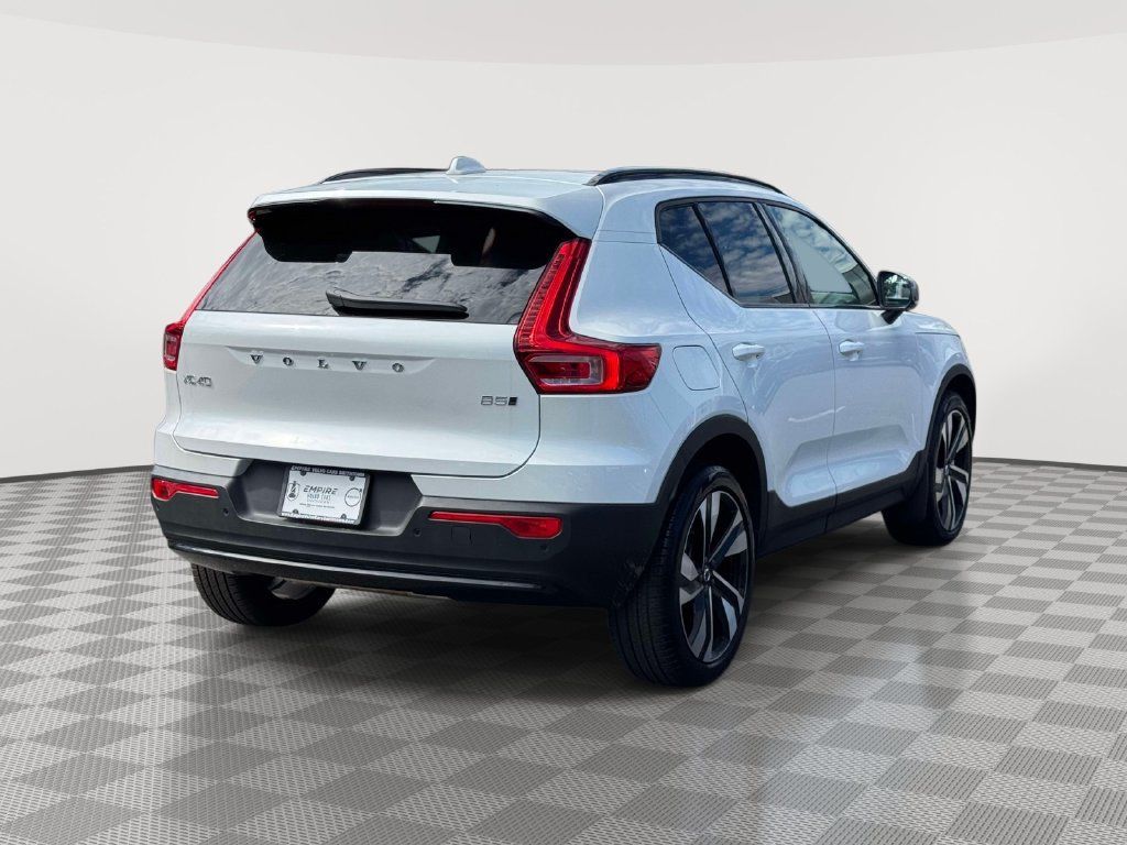 Used 2026 Volvo XC40 B5 Plus w/ Protection Package Premier AWD/4WD image 4