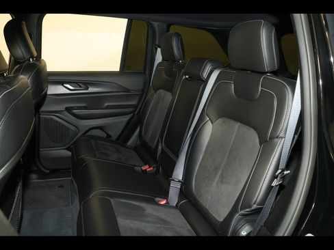 Used 2023 Jeep Grand Cherokee Altitude image 25