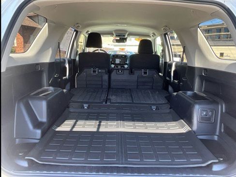 Used 2020 Toyota 4Runner SR5 AWD/4WD image 33