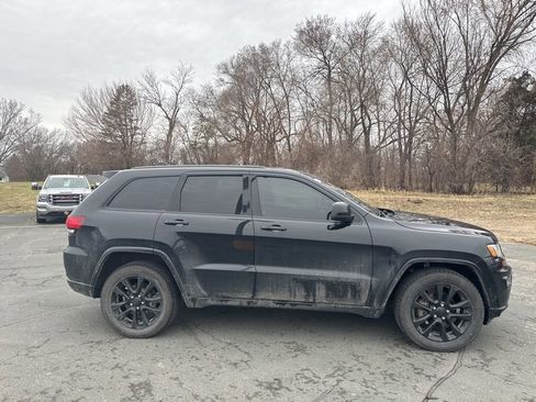 Used 2018 Jeep Grand Cherokee Altitude image 6