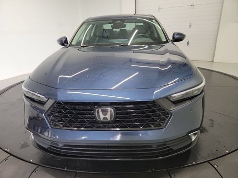 Used 2023 Honda Accord Touring image 2