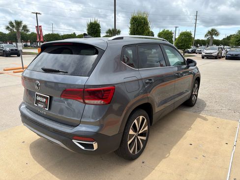 Used 2024 Volkswagen Taos SE FWD image 5