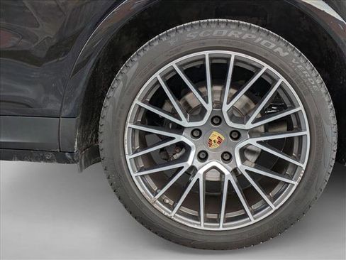 Used 2020 Porsche Cayenne image 9