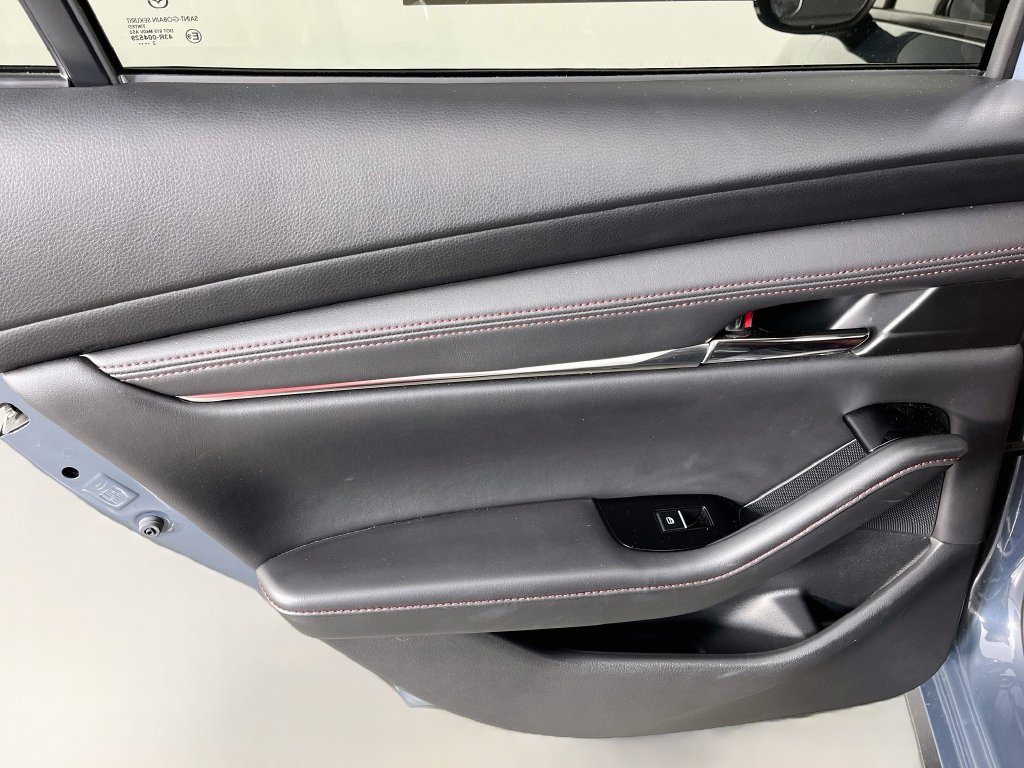 Used 2022 MAZDA MAZDA3 s FWD image 29