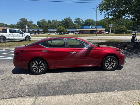 Used 2023 Nissan Altima 2.5 SV FWD image 7