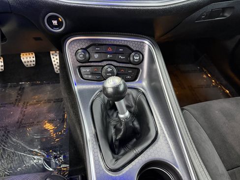 Used 2015 Dodge Challenger R/T Scat Pack w/ Leather Interior Group image 16