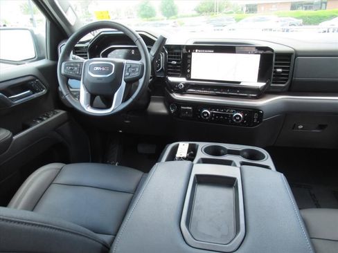 Used 2026 GMC Sierra 1500 SLT AWD/4WD image 13