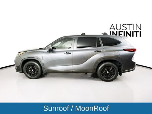 Used 2023 Toyota Highlander XLE FWD image 4
