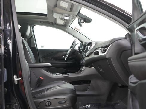 Used 2022 GMC Terrain SLT w/ Infotainment Package II AWD/4WD image 11