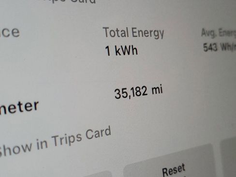 Used 2022 Tesla Model Y Long Range image 28