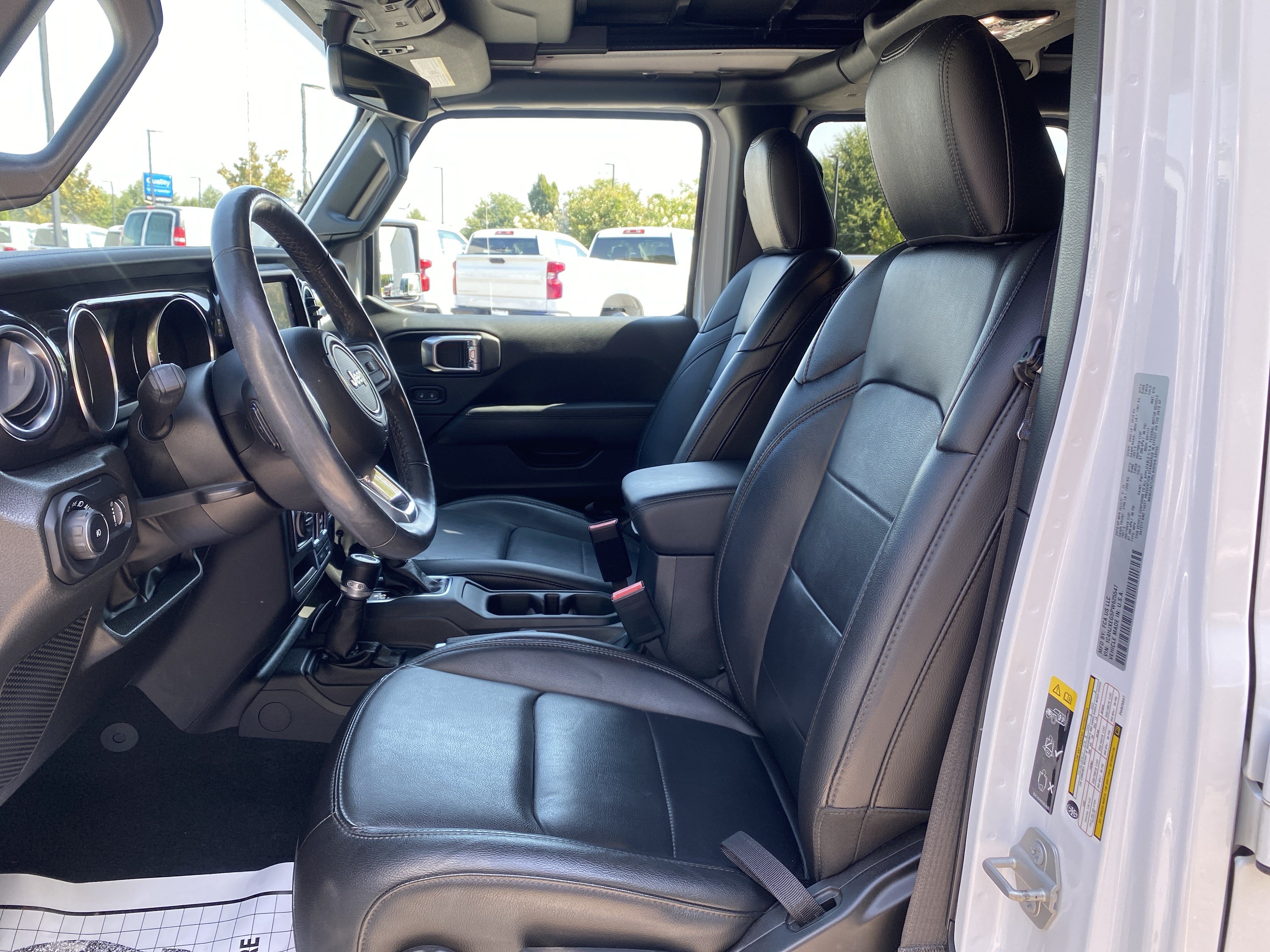 Used 2023 Jeep Wrangler Unlimited Sahara AWD/4WD image 16