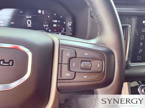 Used 2023 GMC Yukon Denali RWD image 15