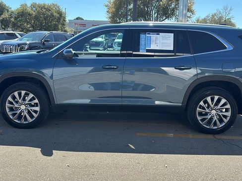 Used 2025 Buick Enclave Preferred FWD image 4