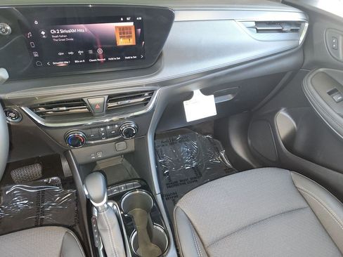 Used 2025 Buick Encore GX Preferred image 16