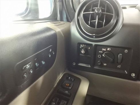 Used 2005 HUMMER H2 w/ Preferred Equipment Group image 30