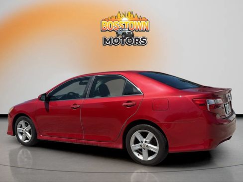 Used 2012 Toyota Camry SE FWD image 4