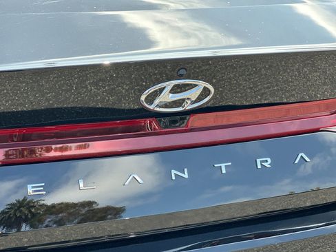 Used 2023 Hyundai Elantra SEL FWD image 31