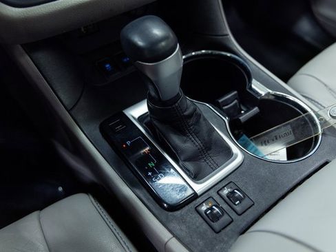 Used 2016 Toyota Highlander XLE image 19