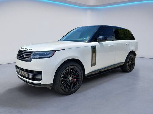 Used 2024 Land Rover Range Rover SV AWD/4WD image 2