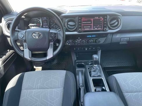 Used 2022 Toyota Tacoma TRD Off-Road w/ Technology Package AWD/4WD image 16