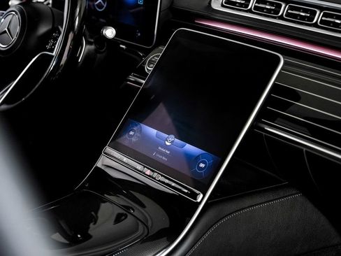 Used 2022 Mercedes-Benz S 580 4MATIC Sedan w/ AMG Line Package image 21