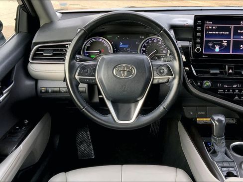 Used 2021 Toyota Camry XLE image 5