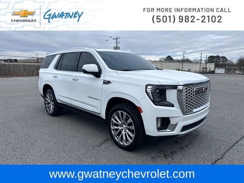 Used 2021 GMC Yukon Denali w/ Denali Premium Package image 3