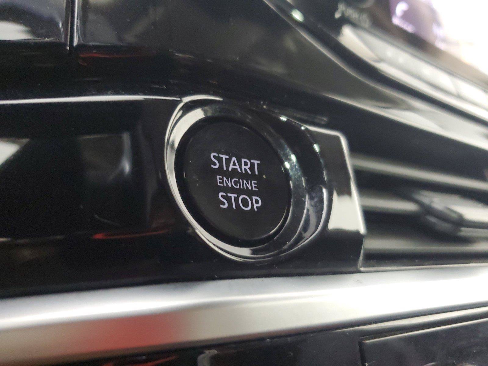 Used 2025 Nissan Pathfinder SV FWD image 31