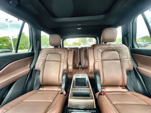 Certified 2025 Lincoln Aviator Reserve w/ Luxury Package RWD image 13