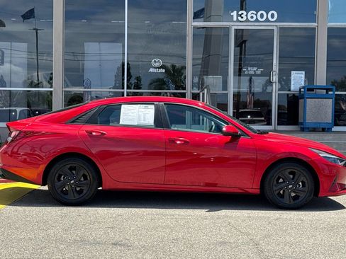 Used 2021 Hyundai Elantra SEL FWD image 3