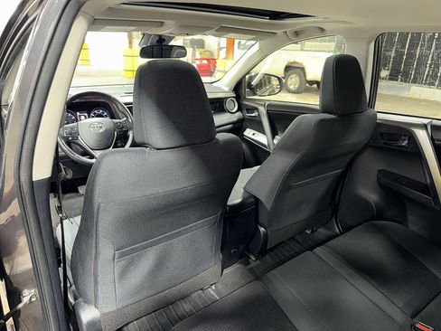 Used 2017 Toyota RAV4 XLE AWD/4WD image 27
