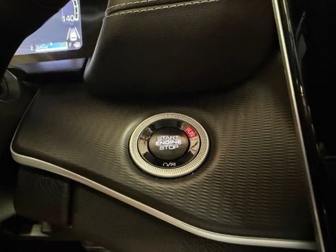 Used 2025 Jeep Grand Cherokee Altitude AWD/4WD image 19