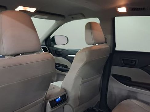 Used 2014 Toyota Highlander Plus AWD/4WD image 21